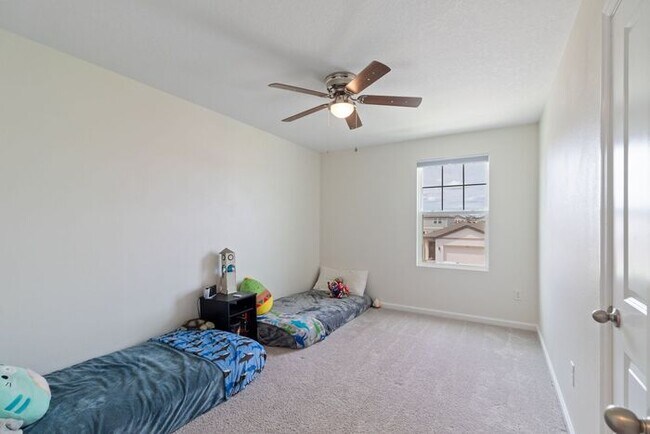 Building Photo - 4 Bed, 2.5 Bath Hidden Creek Home for Lease!