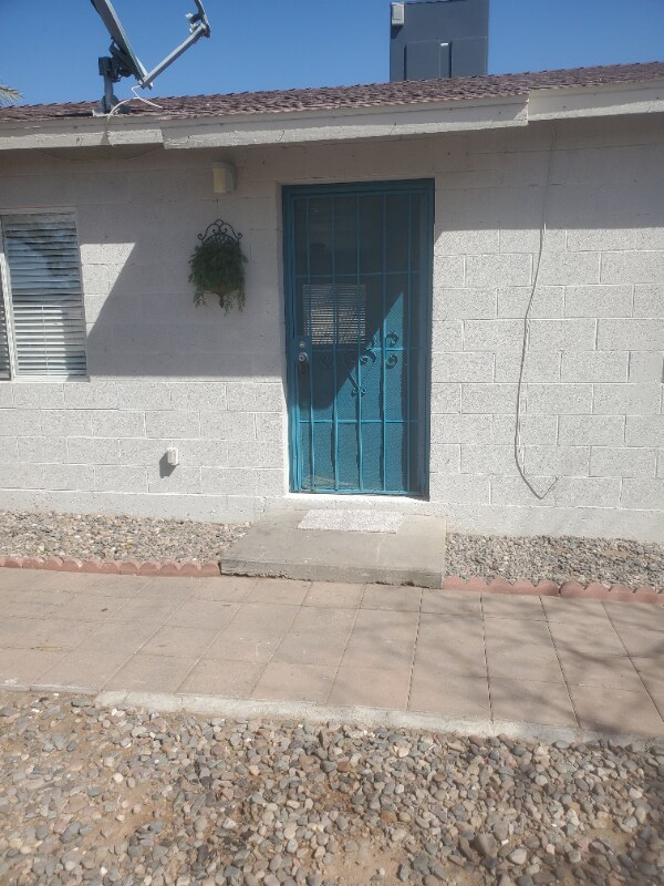 Building Photo - 2504 E Mobile Ln