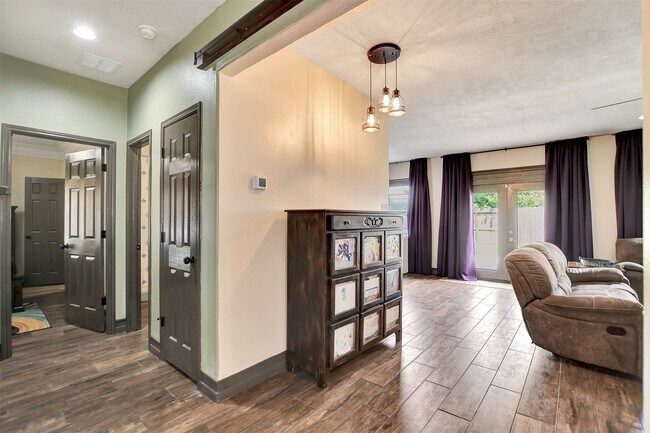 Building Photo - 6706 Lindale Manor Ct