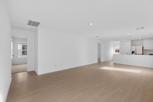 Building Photo - 3 Bedroom, 2 Bath Single-Story Lennar Home in Eastland Community