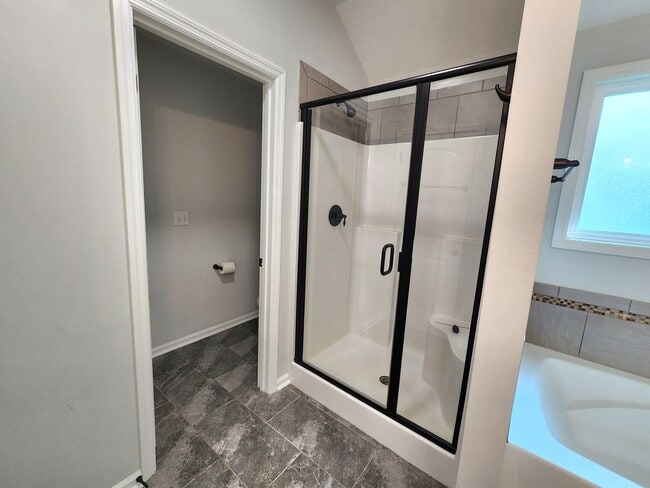 Building Photo - 4 Bedroom Ranch in Willow Oak Village