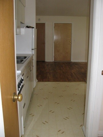 Building Photo - 306 W Hill St