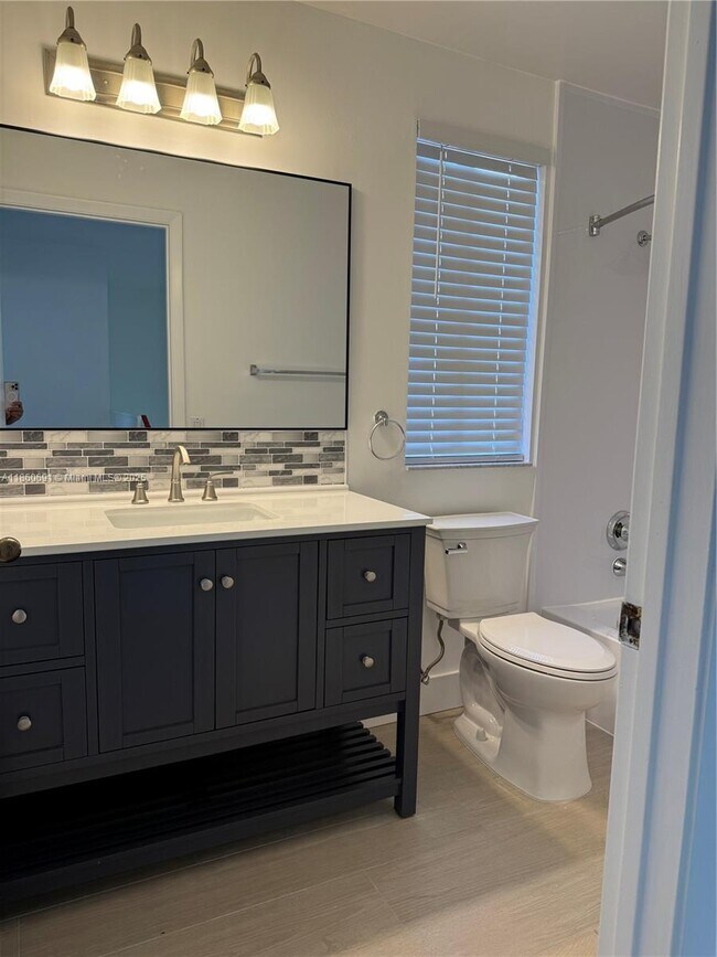 Building Photo - 1421 Presidio Dr