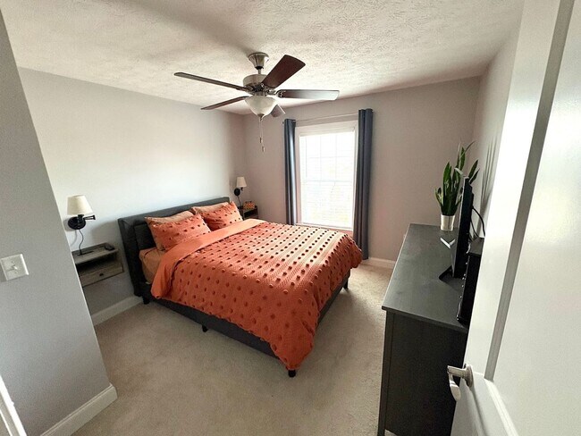 Building Photo - Townhouse for Rent in Spring Oaks!