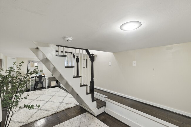 Building Photo - 425 Gittings St