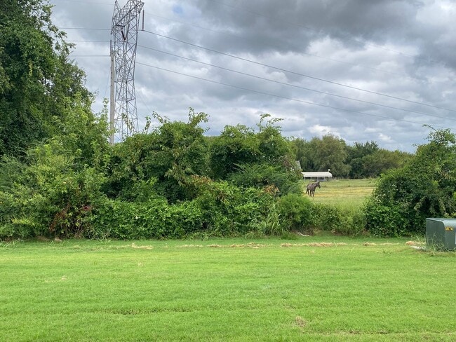 Building Photo - Welcome to your beautiful 4 bedroom, 2 bath home in Broken Arrow School district!