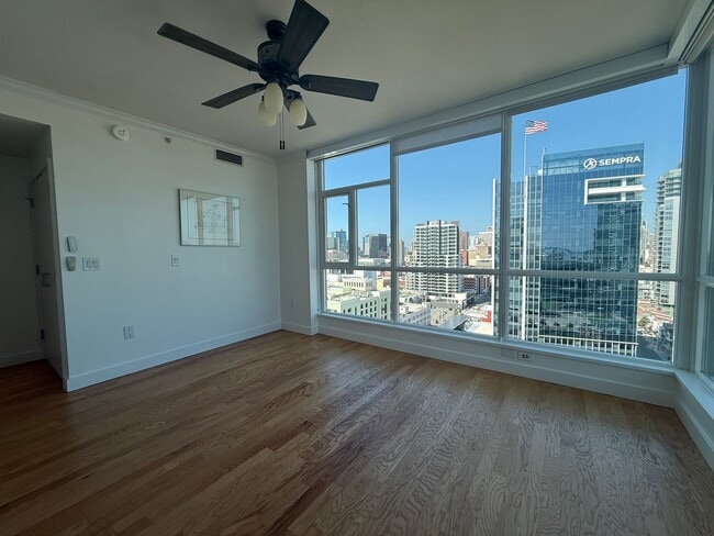 Building Photo - Upscale 2 Bed 2 Bath with Floor-to-Ceiling Windows and Stunning City Views