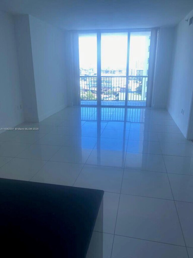 Building Photo - 1750 N Bayshore Dr
