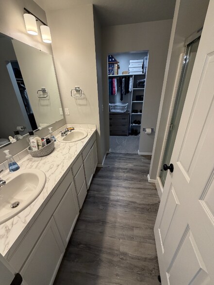 Building Photo - 1840 SW Sparrow Pl