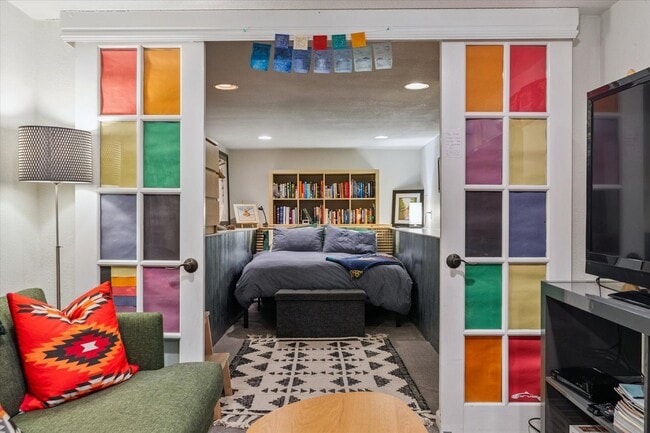 Building Photo - Furnished or unfurnished updated single family home in The Highlands.