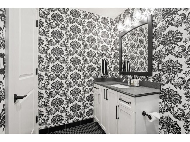 Building Photo - 740 Portland Ave