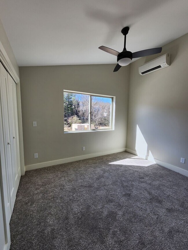 Building Photo - ***6 Month Lease***East Asheville Rental