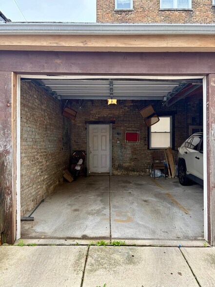 Building Photo - 2040 N Spaulding Ave