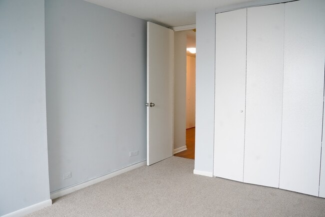 Building Photo - 2728 N Hampden Ct