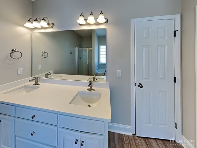 Building Photo - 254 Lagoda Dr