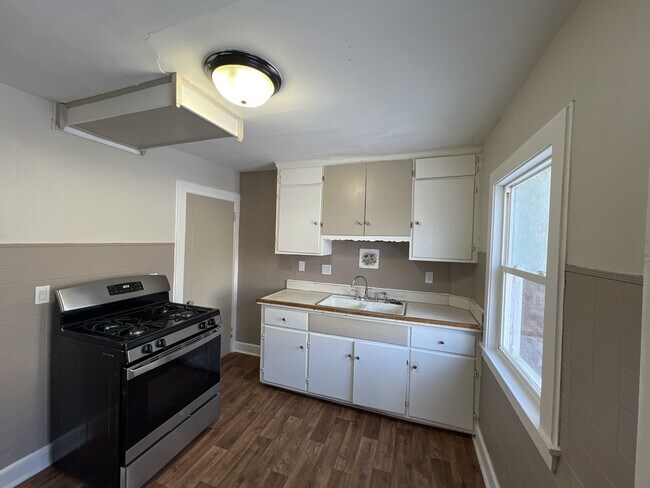 Building Photo - 3404-3406 Victory Ave