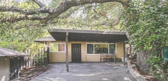 Building Photo - 2105 Via Venado St