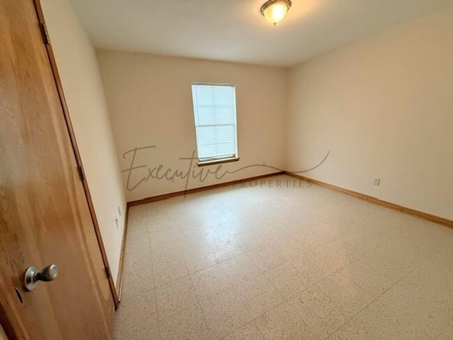 Building Photo - 2528 Crockett St