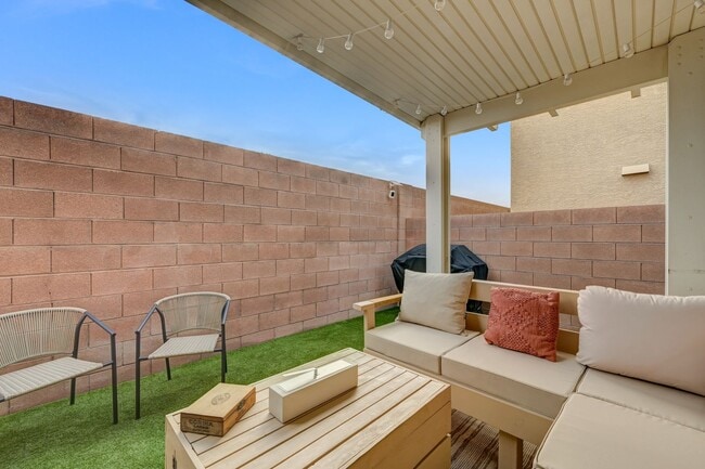 Building Photo - Beautiful Two Story Home Ready for Immediate Move-In