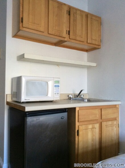 Building Photo - 1077 Beacon St