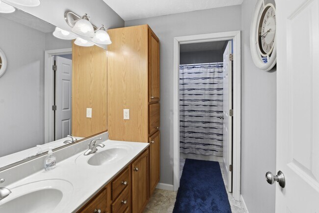 Building Photo - 2950 E Stone Creek Blvd