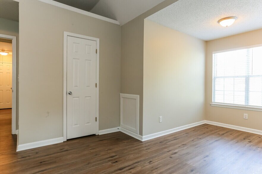 Building Photo - 5442 Beaver Lake Dr SW