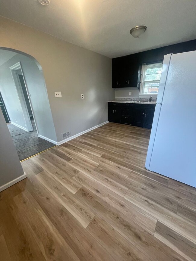 Building Photo - 2 Bedroom House for Rent
