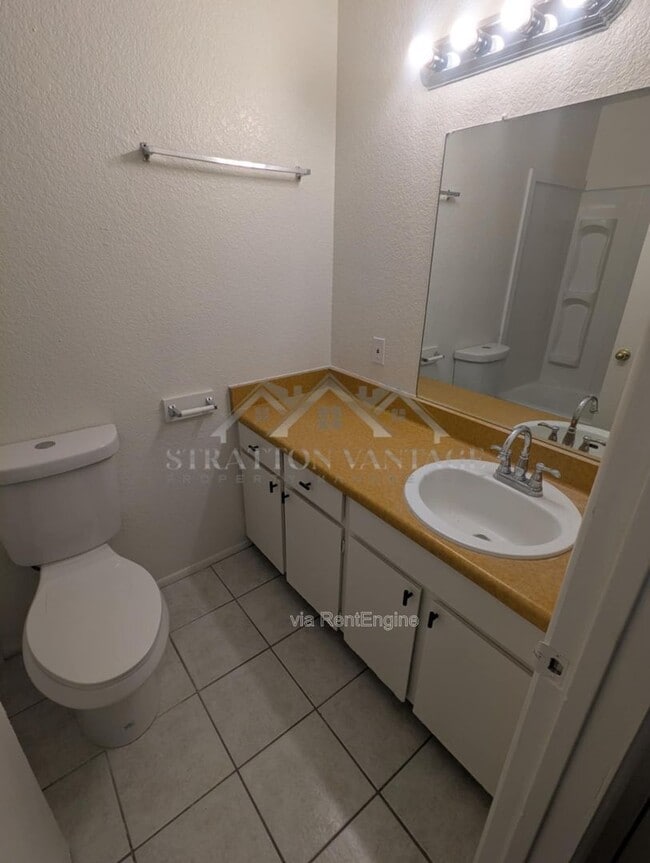 Building Photo - 545 W 16th Ave