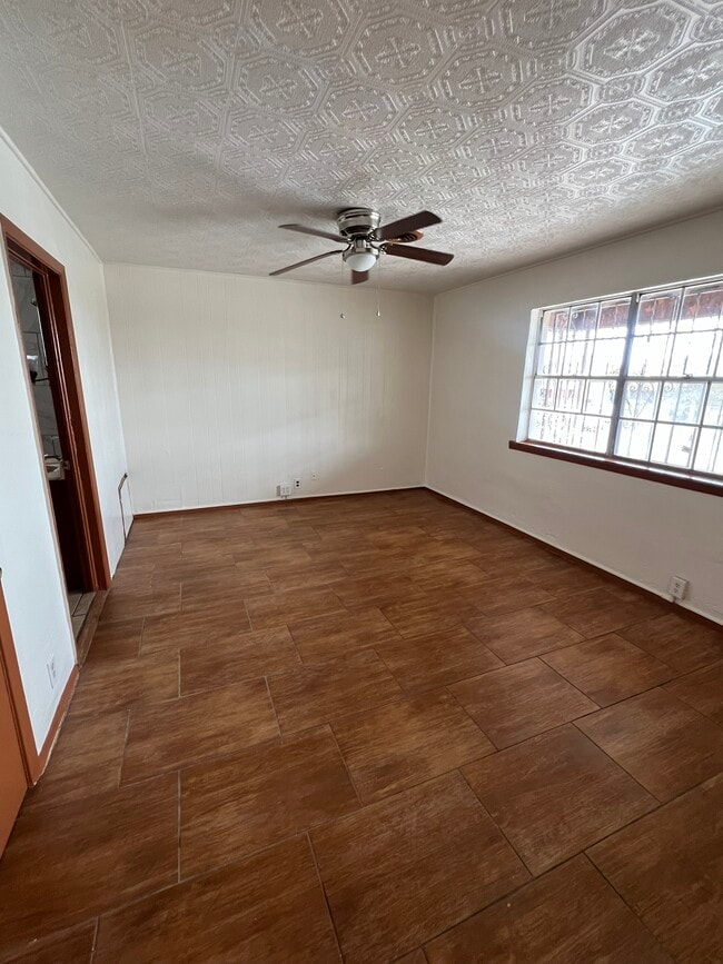 Building Photo - 3501 Porter Ave