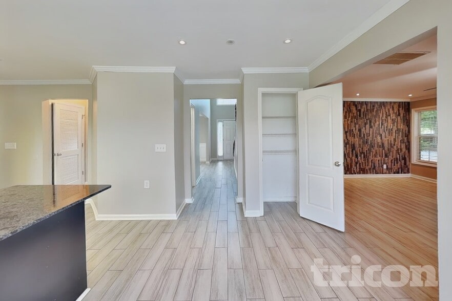 Building Photo - 1806 Dalton Way
