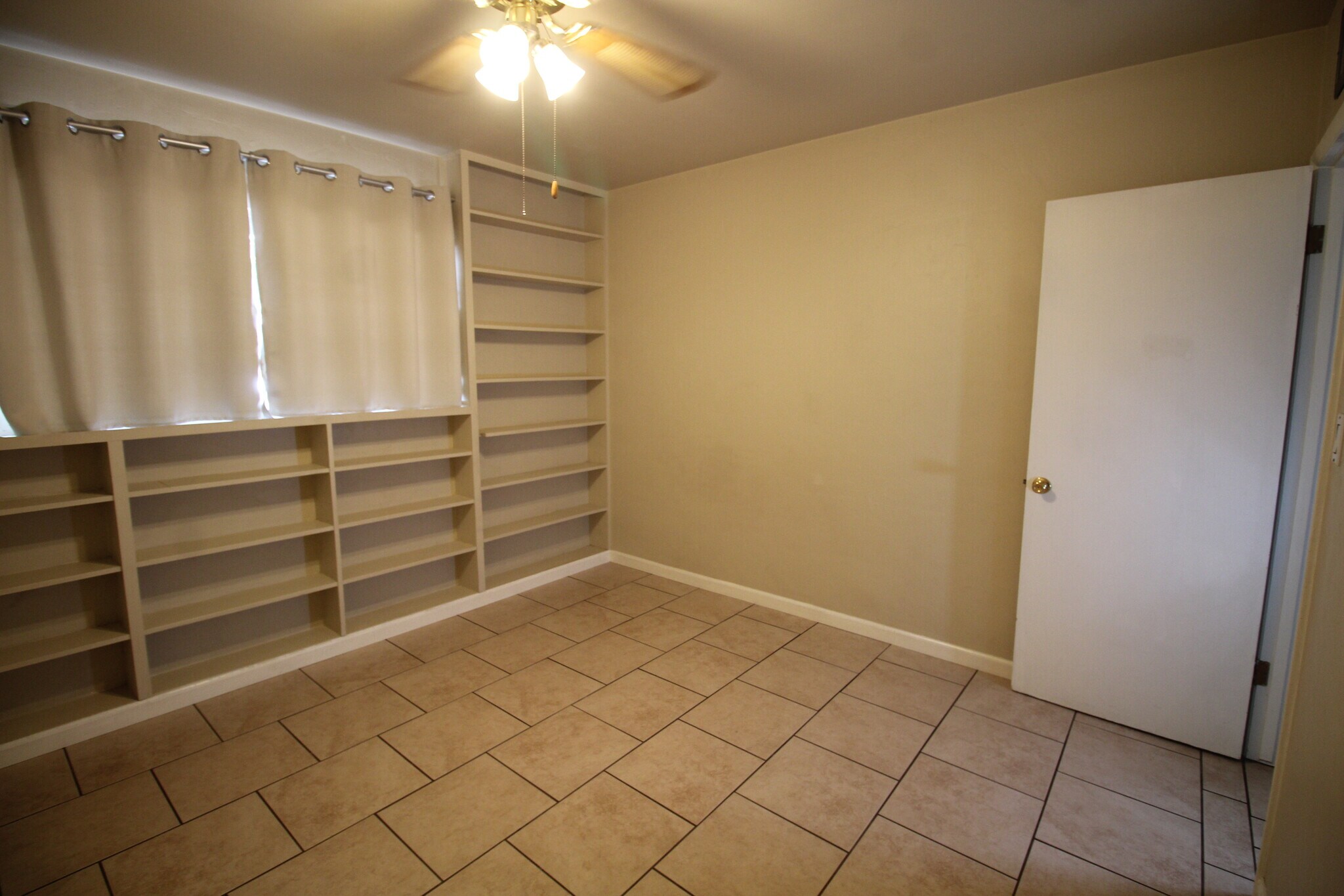 Building Photo - 1427 W 7th St