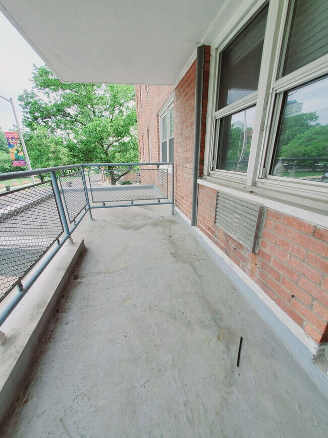 Building Photo - 444 Bedford St