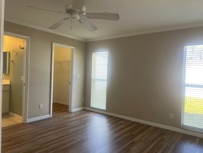 Building Photo - Available now! 3BR/2BA Single Family Home