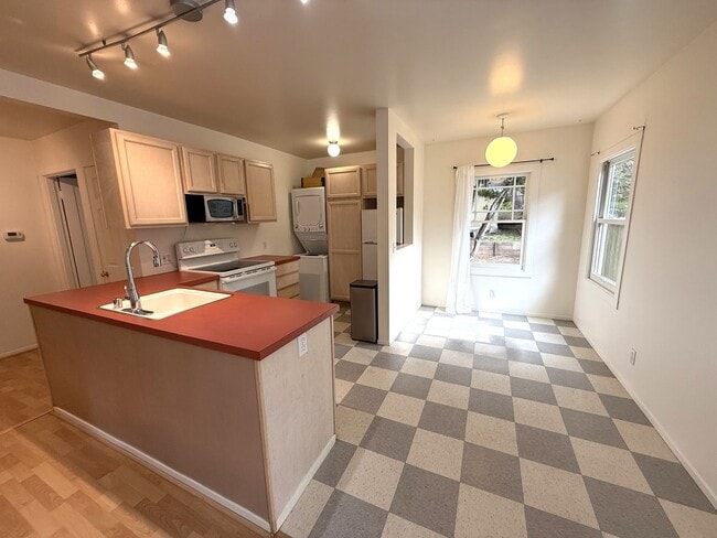 Building Photo - 534 Northern Ave