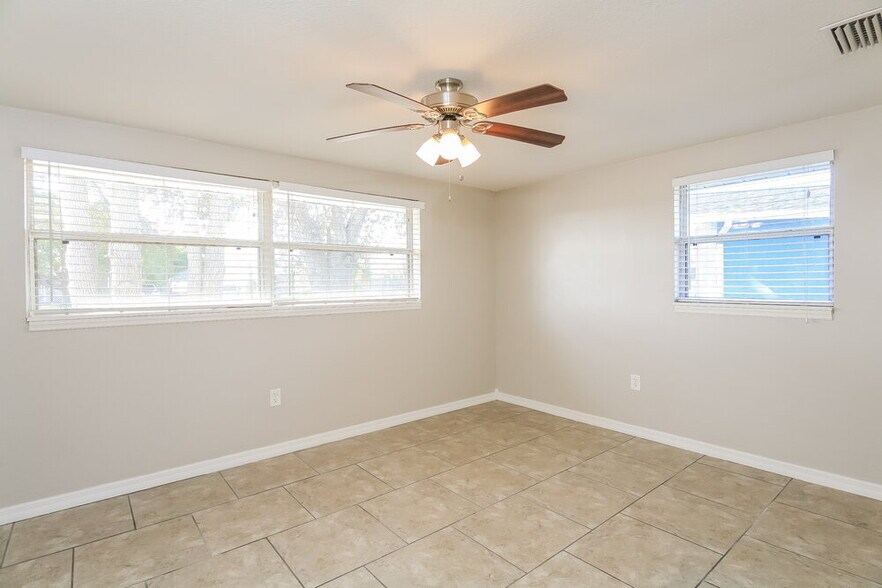 Building Photo - 10426 Syringa Ct