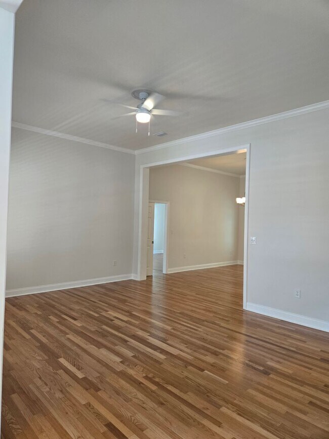 Building Photo - 3-bedroom, 2-bathroom cottage-style villa in Savanna Pointe