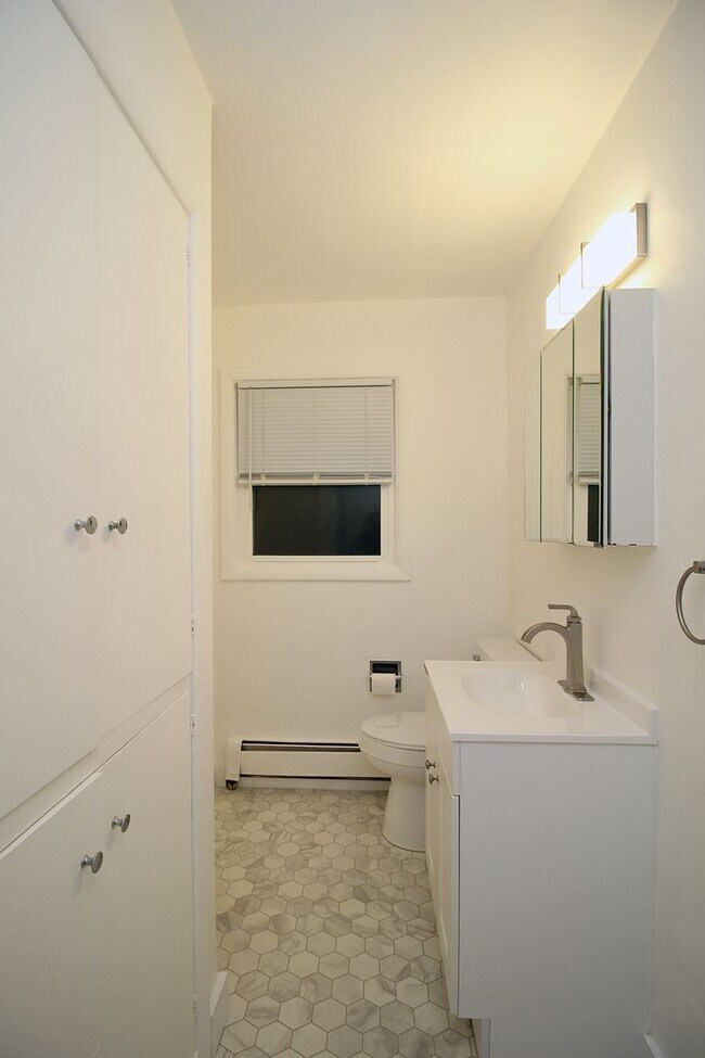 Building Photo - 1902-1910 N Kilpatrick St - Kenton