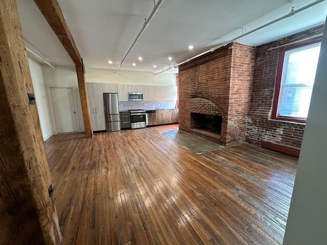 Primary Photo - 614 Columbus Ave