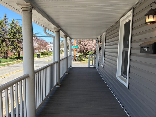 Building Photo - Fully Renovated 3BR/2BA Corner Twin Home-Move in Ready