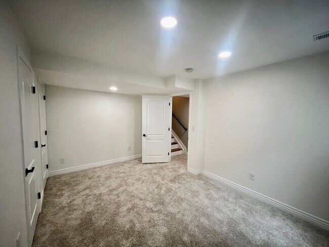 Building Photo - Beautifully Renovated 4-Bedroom Home in Canterberry Crossing