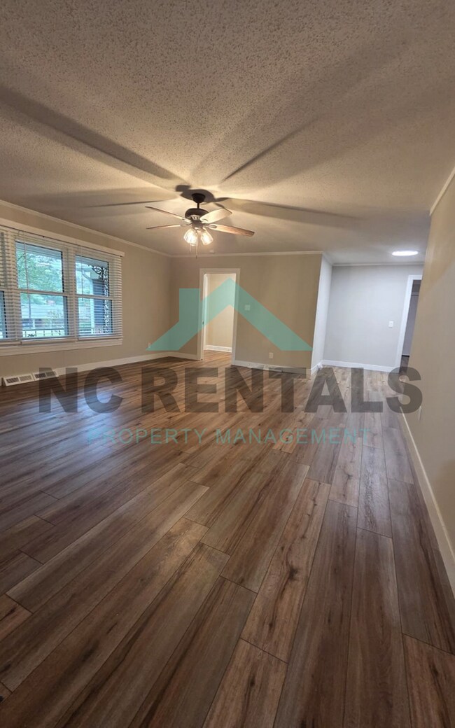 Building Photo - 706 Hedrick Dr
