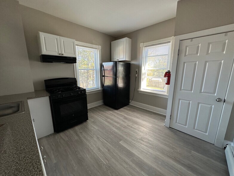 Building Photo - 252 Parkway Ave