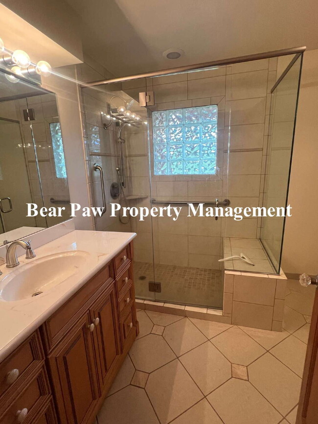 Building Photo - Spacious 4 Bedroom Home in North Evergreen!!