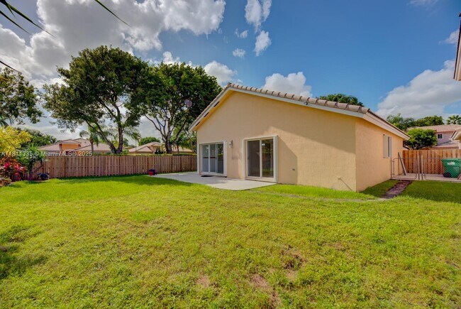 Building Photo - 14133 SW 154th Pl