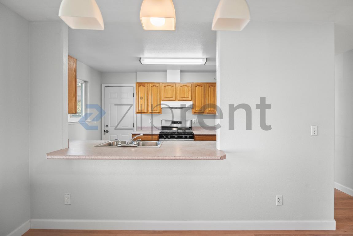 Building Photo - 2124 E 20th St