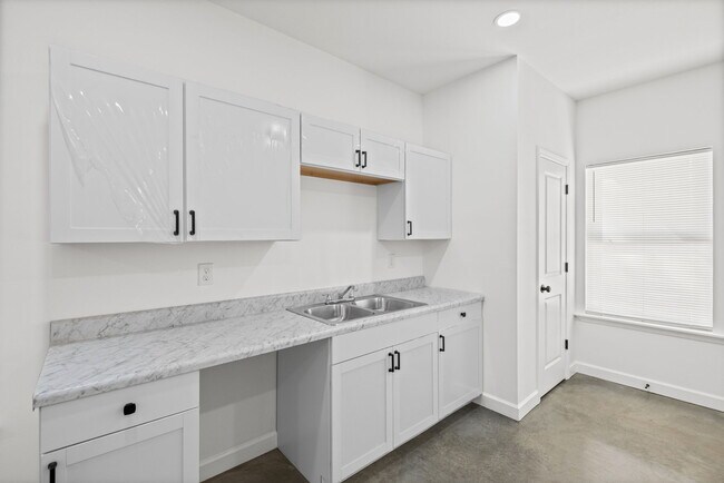 Building Photo - 5694 Myers Rd