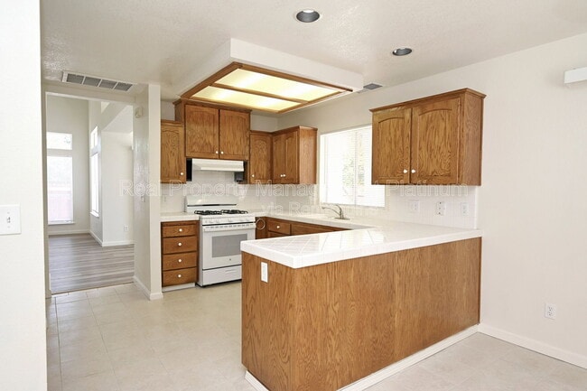 Building Photo - 2233 E Christopher Dr