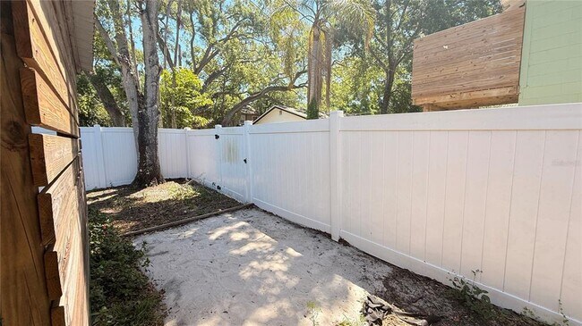 Building Photo - 905 Jones St