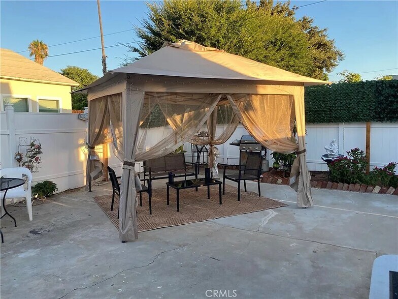 Building Photo - 5214 Golden Ave