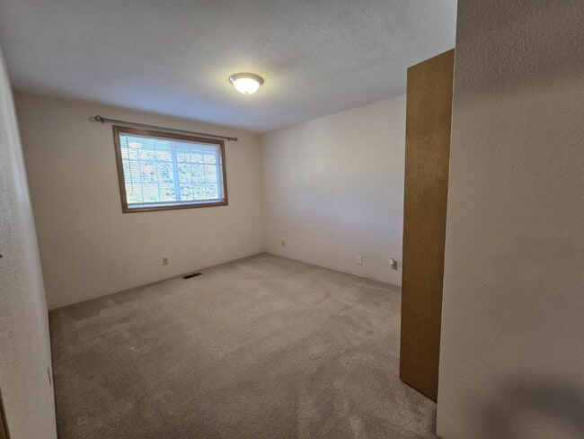 Building Photo - 1335 NW Vallejo St
